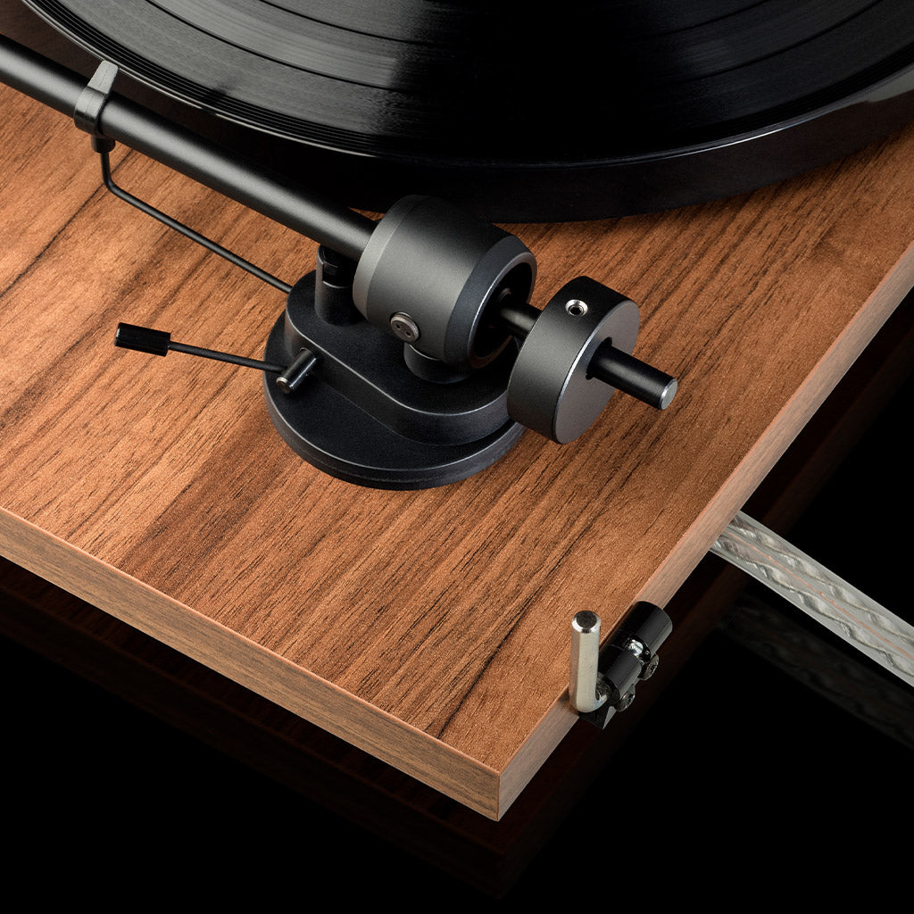 Pro-Ject E1 Turntable with Audio Technica AT3600